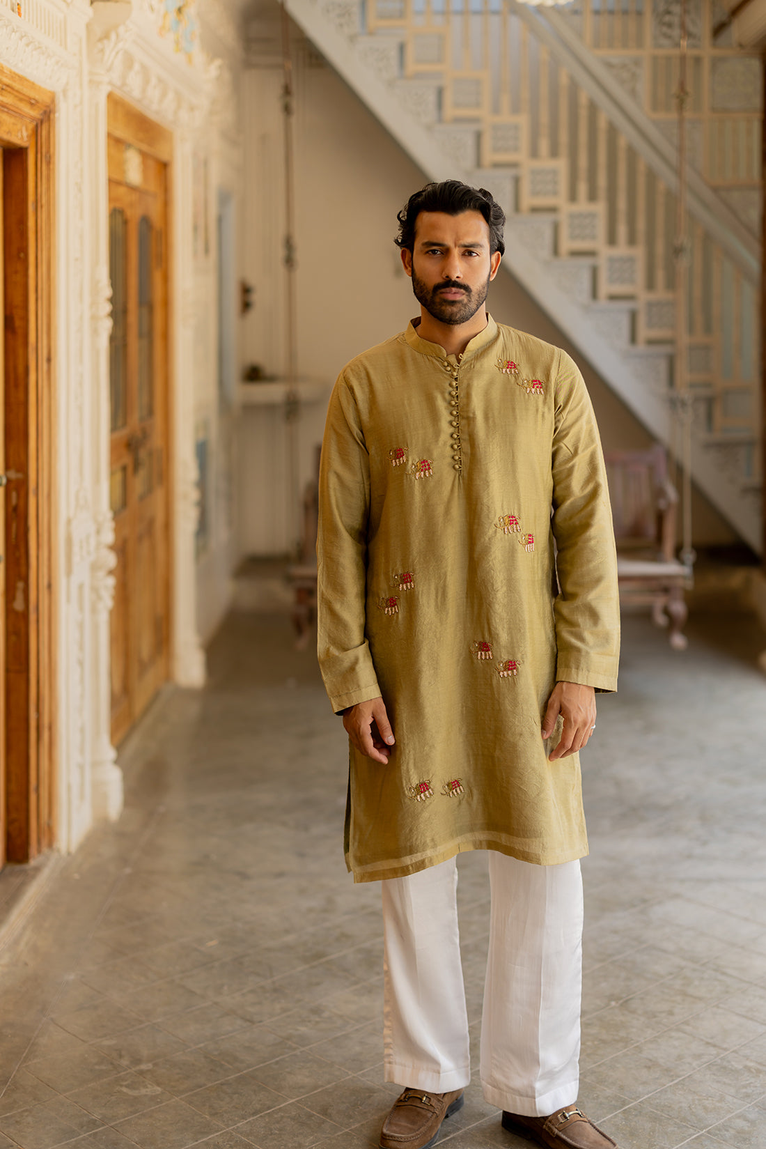 GAJAH KURTA