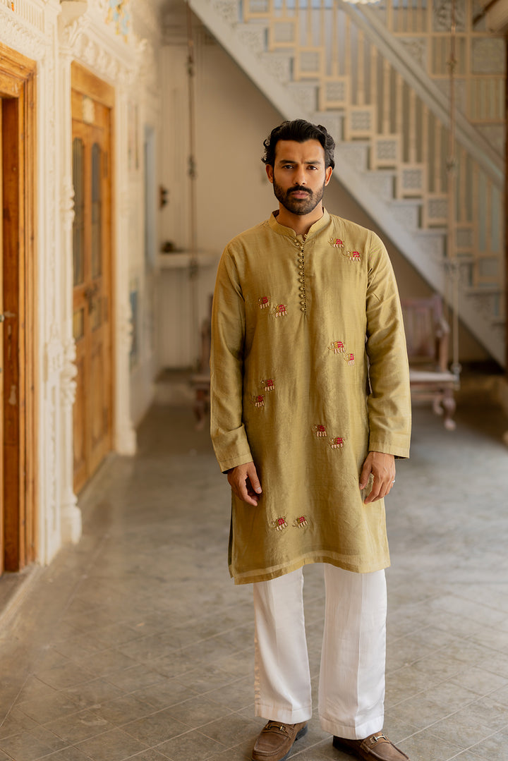 GAJAH KURTA
